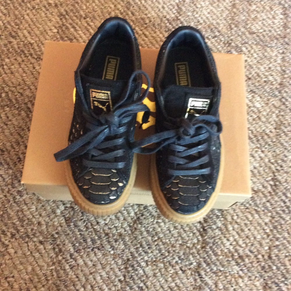 Great krush stud wing-tip sneakers